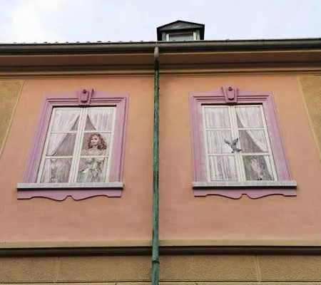 Piccola Montmartre A * Turin